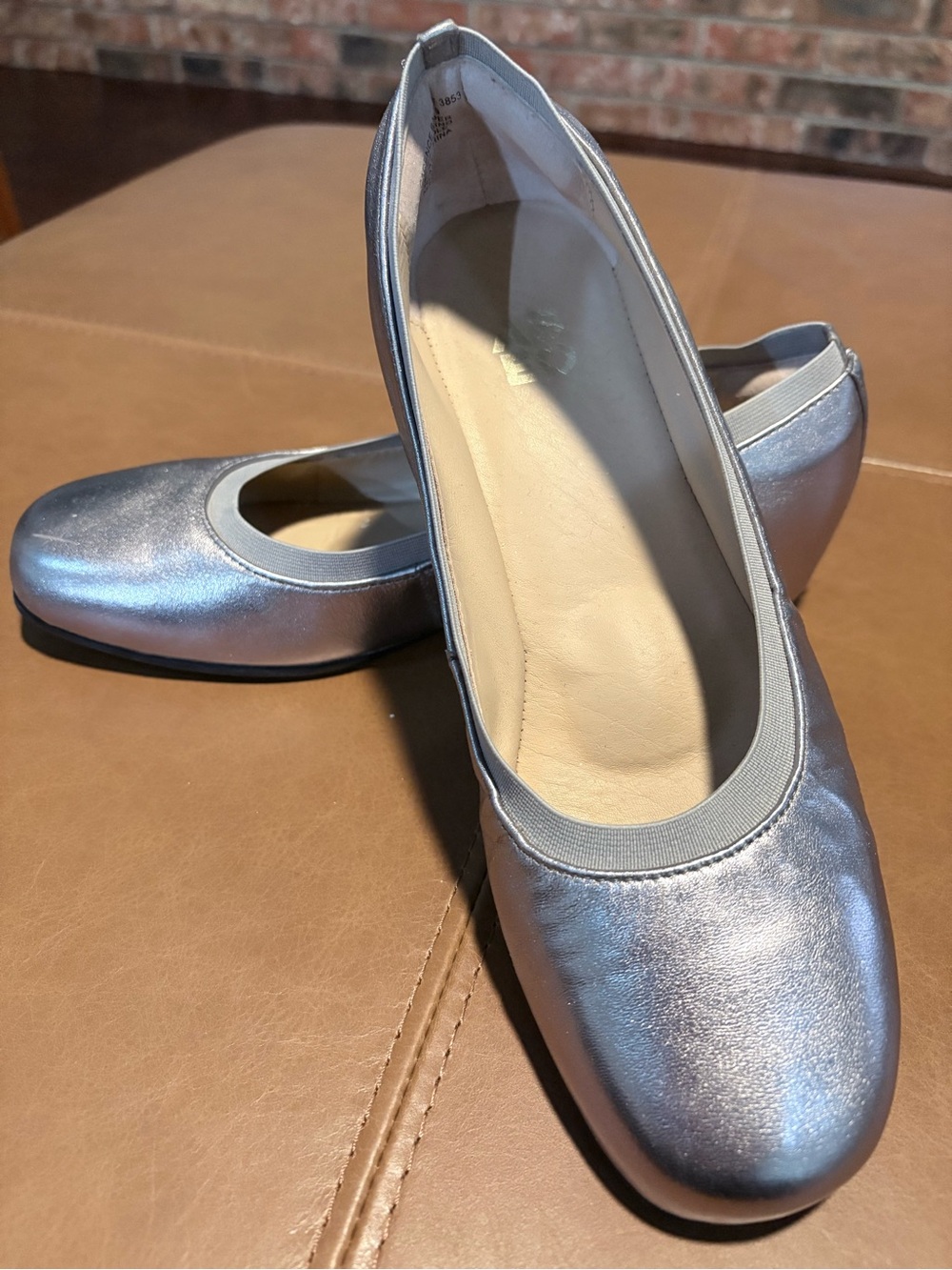 Abeo Cadence ballet flat with metatarsal cushioning. Size 7 Silver. - Picture 2 of 7